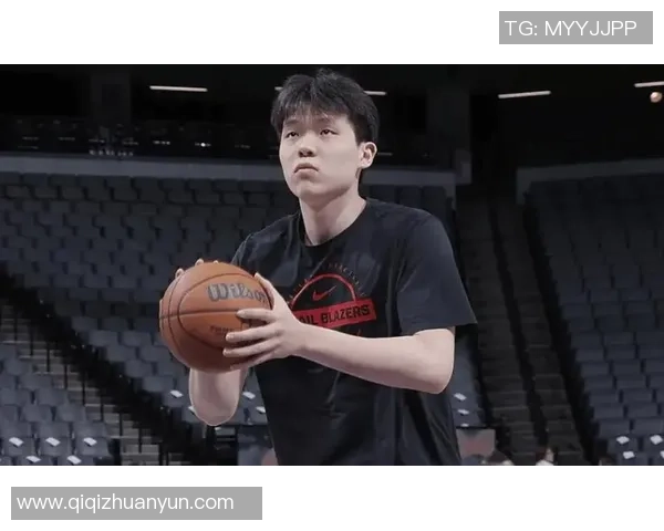 仅一夜之间，杨瀚森迎利好，冠军后卫重返休城？科尔完全摊牌了